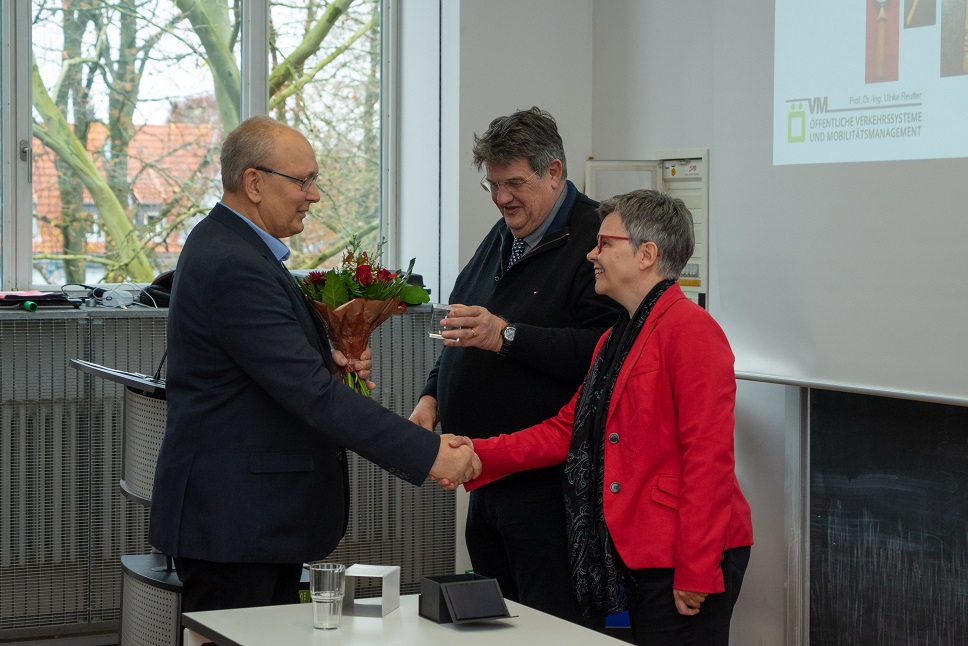 Langj Hriger Mitarbeiter Verabschiedet Dipl Ing Gerhard L Cker Geht